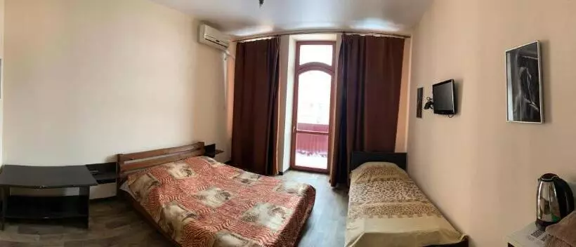 ホテル Kotsarskaya Street 19