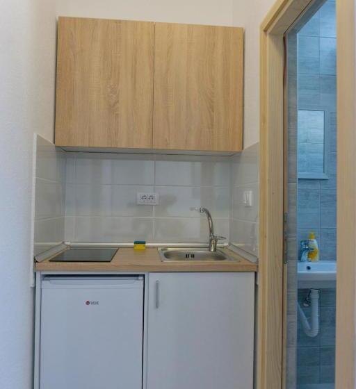 پانسیون Apartmani Ogi 1