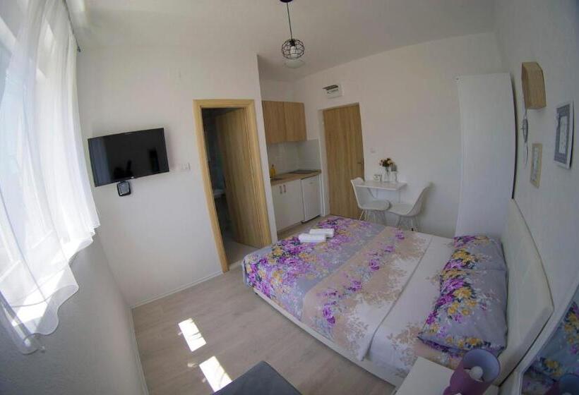 پانسیون Apartmani Ogi 1