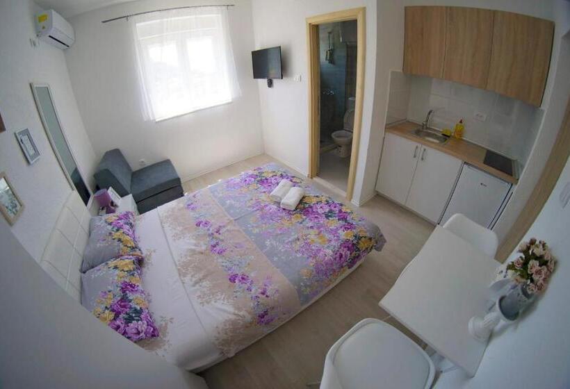 پانسیون Apartmani Ogi 1