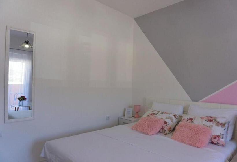 پانسیون Apartmani Ogi 1