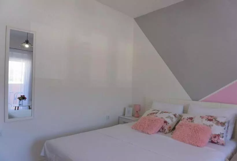پانسیون Apartmani Ogi 1