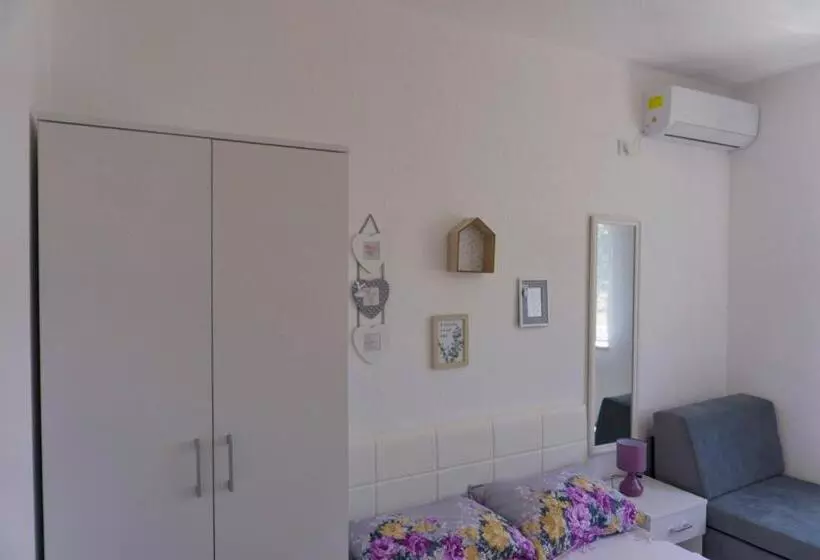 پانسیون Apartmani Ogi 1