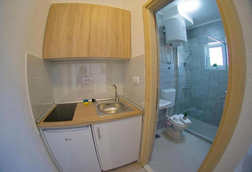 پانسیون Apartmani Ogi 1