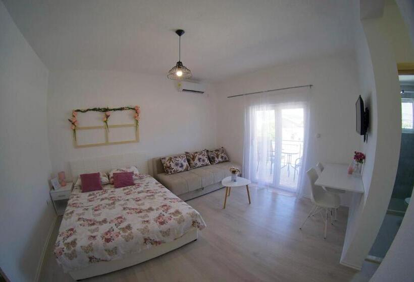 پانسیون Apartmani Ogi 1