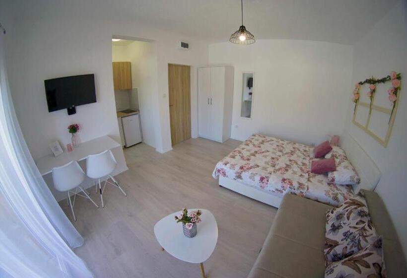 پانسیون Apartmani Ogi 1