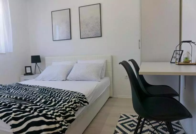 پانسیون Apartmani Ogi 1