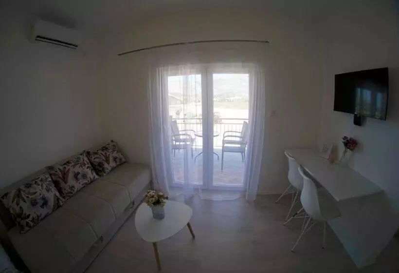 پانسیون Apartmani Ogi 1