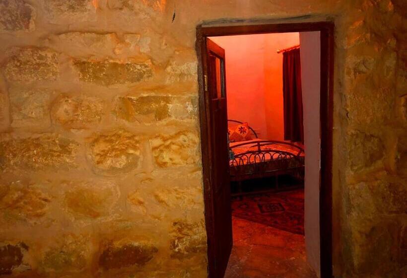 پانسیون The Orient Home