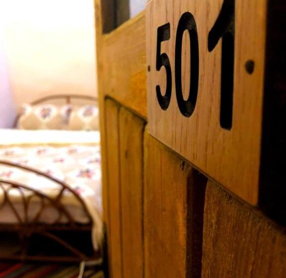 پانسیون The Orient Home