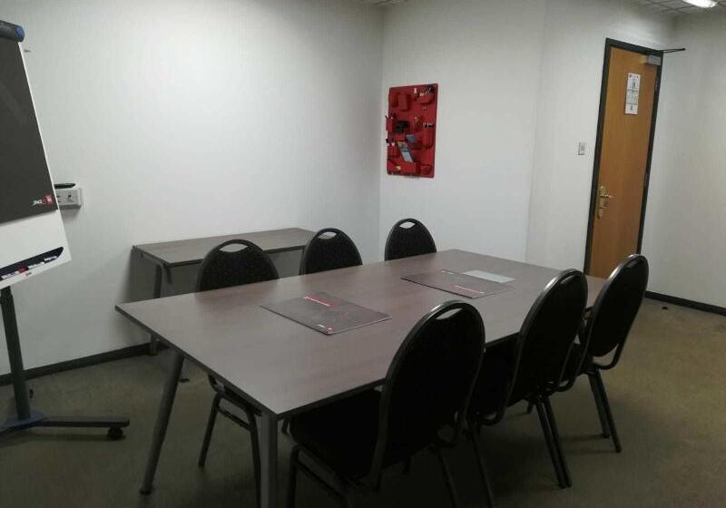 Отель Ibis Chesterfield North  Barlborough