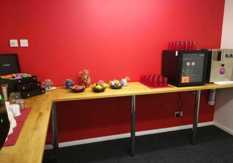 Отель Ibis Chesterfield North  Barlborough