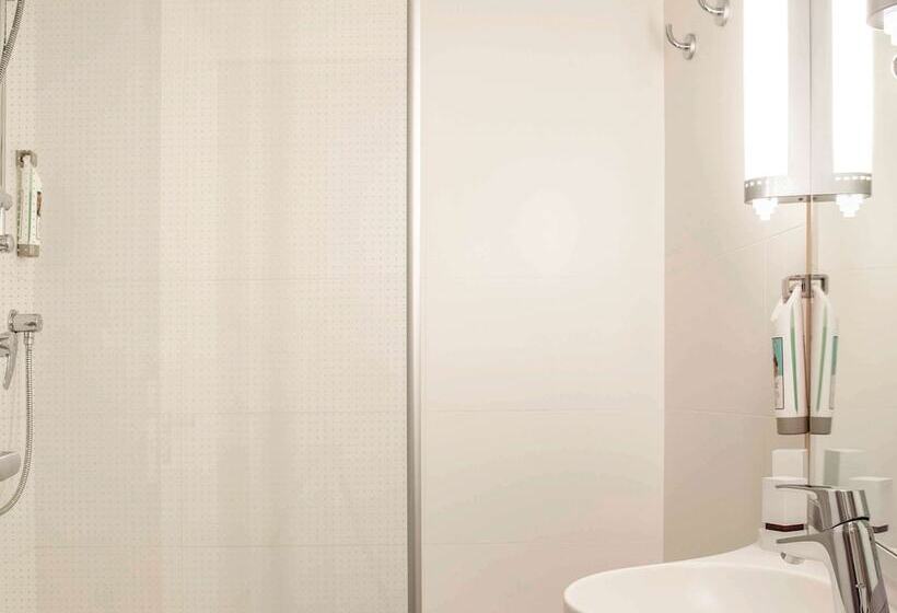 Hôtel Ibis Cornella