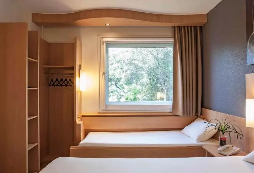 Hotelli Ibis Cornella