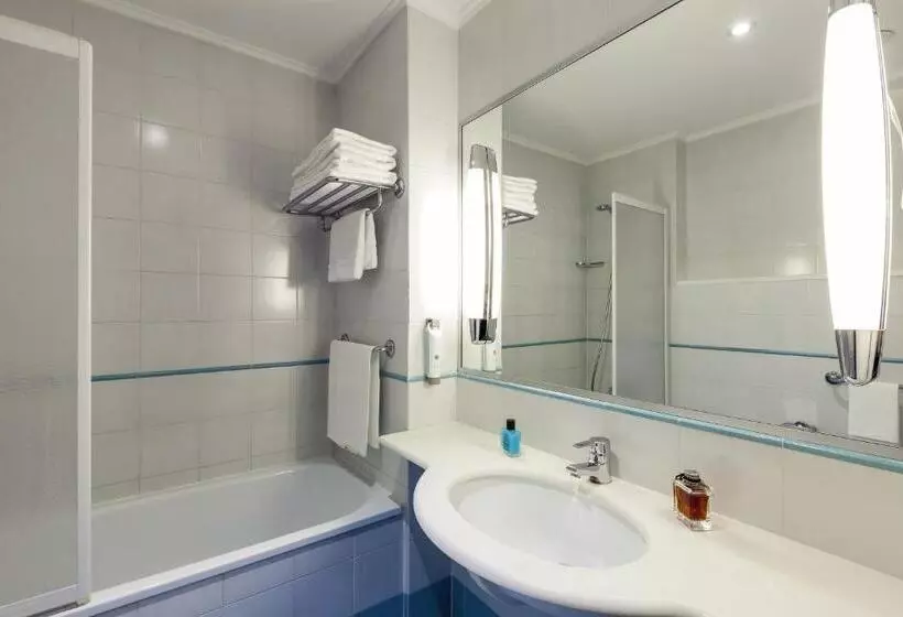 هتل Ibis Styles Napoli Garibaldi