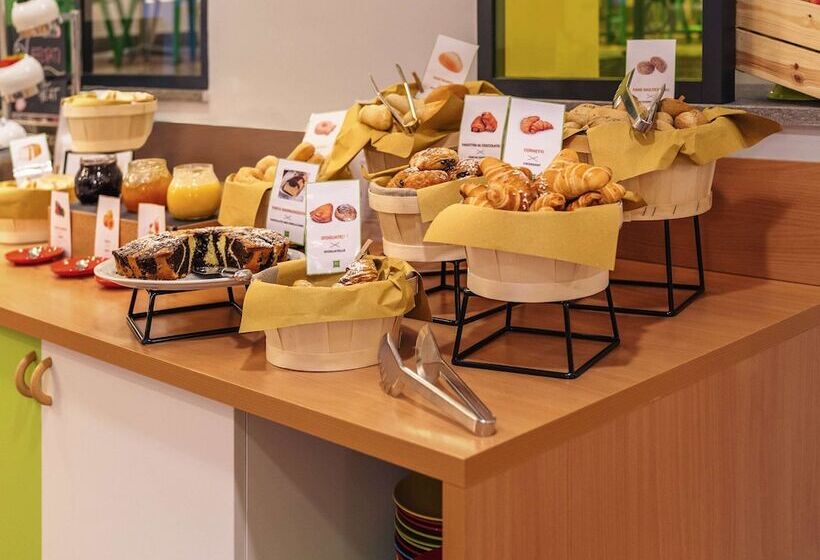 هتل Ibis Styles Napoli Garibaldi