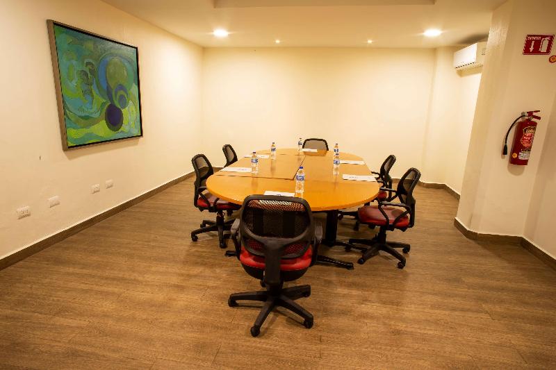 Отель Plaza Calzada