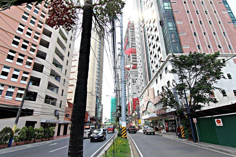 בית מלון כפרי Primetown Tower Makati