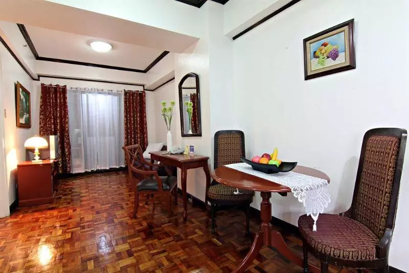 בית מלון כפרי Primetown Tower Makati