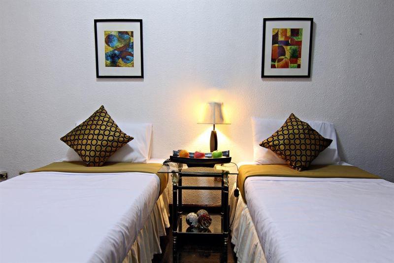 בית מלון כפרי Primetown Tower Makati