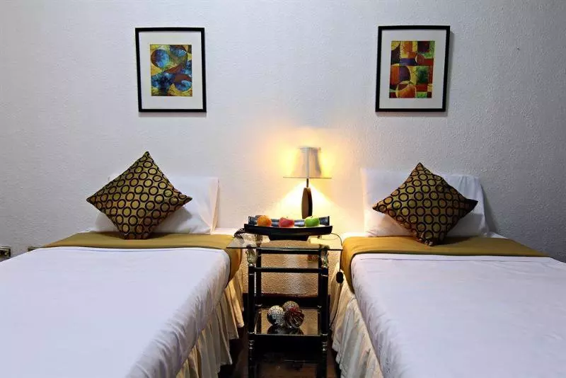 בית מלון כפרי Primetown Tower Makati