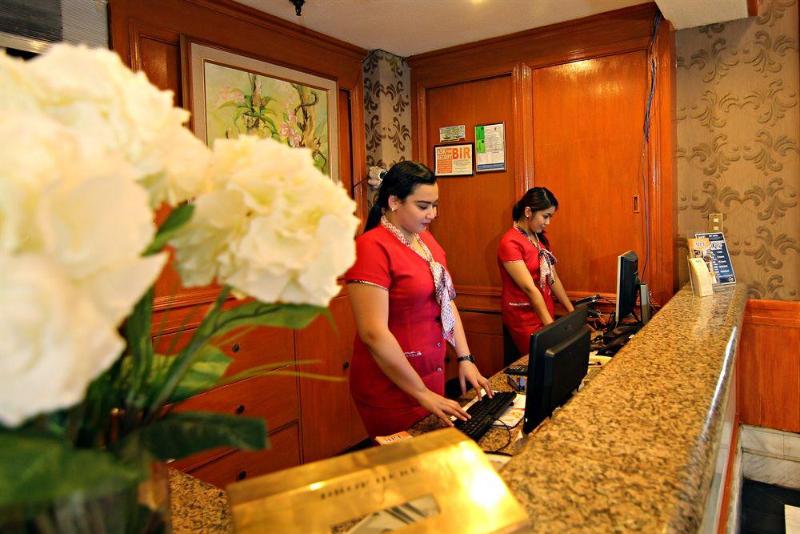 בית מלון כפרי Primetown Tower Makati