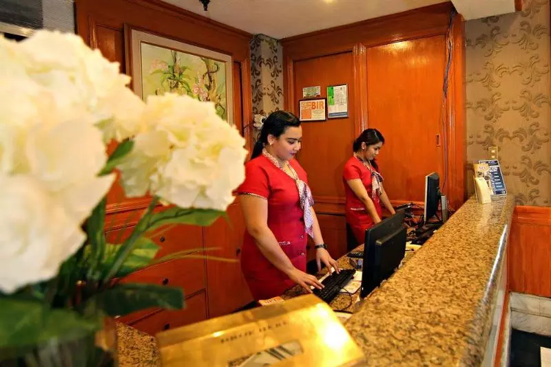 בית מלון כפרי Primetown Tower Makati