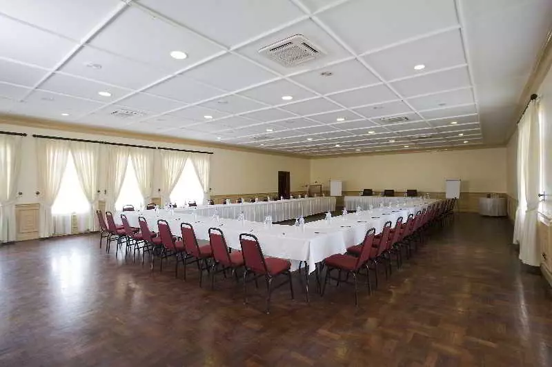 Protea Hotel By Marriott Dar Es Salaam Courtyard