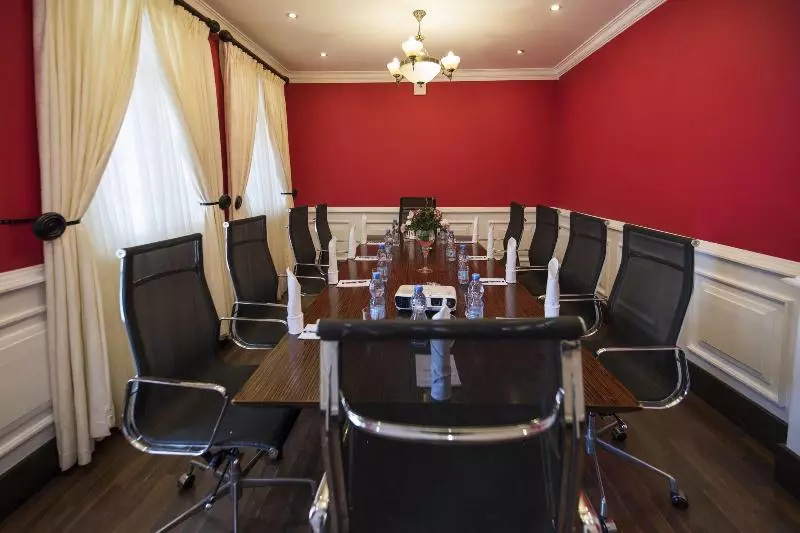 Protea Hotel By Marriott Dar Es Salaam Courtyard