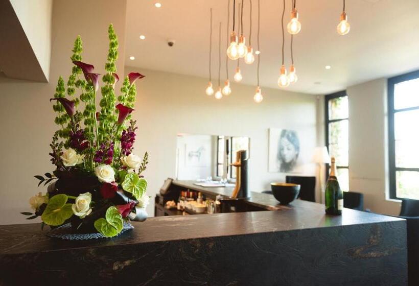 Отель The Old Schoolhouse Inn