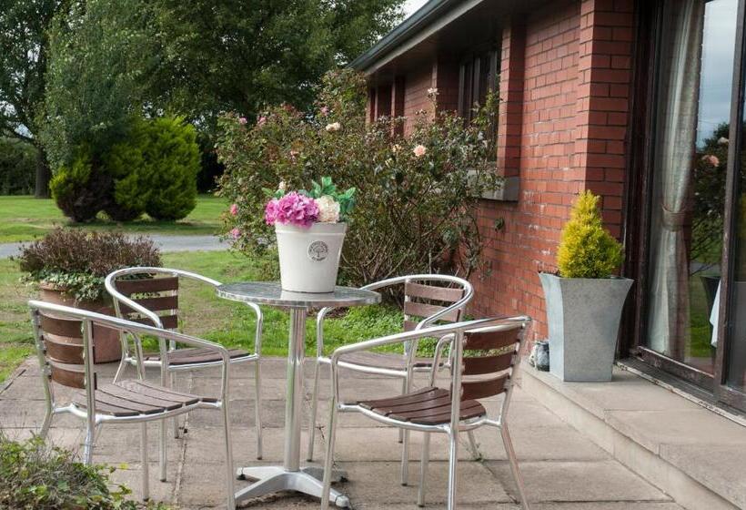 Отель The Old Schoolhouse Inn