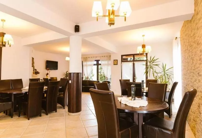 Pensió Hanul Conitei