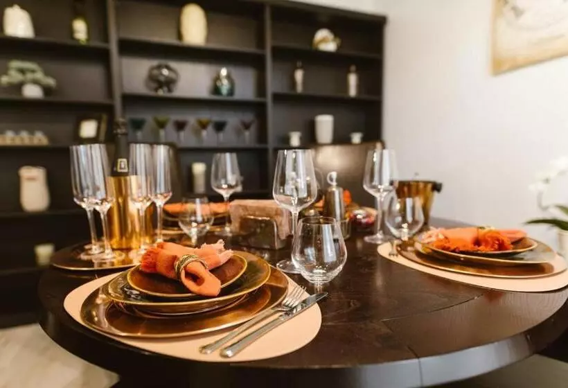 Pensió Hanul Conitei