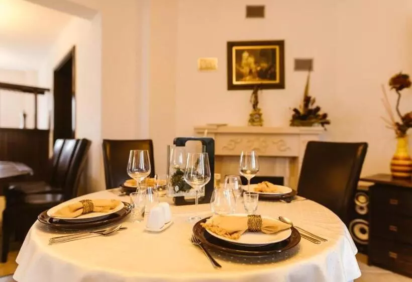 Pensió Hanul Conitei