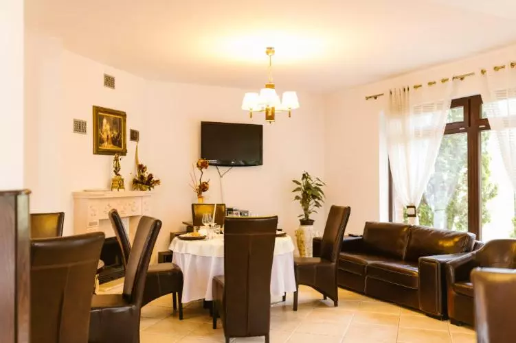 Pensió Hanul Conitei