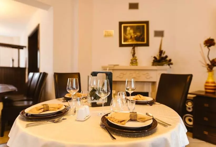 Pensió Hanul Conitei