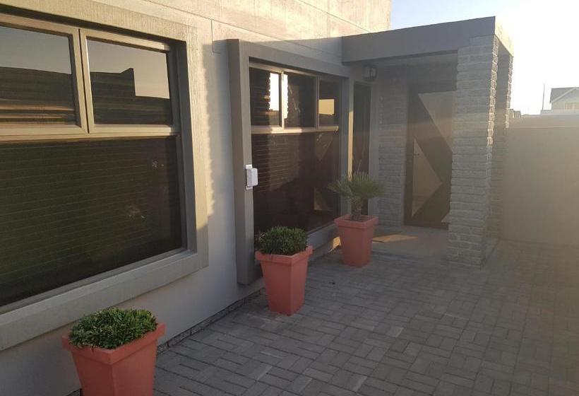 پانسیون Riekert S Self Catering Apartment