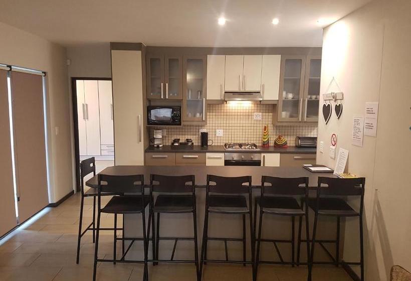 پانسیون Riekert S Self Catering Apartment