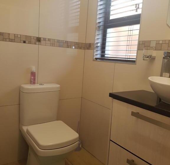 پانسیون Riekert S Self Catering Apartment