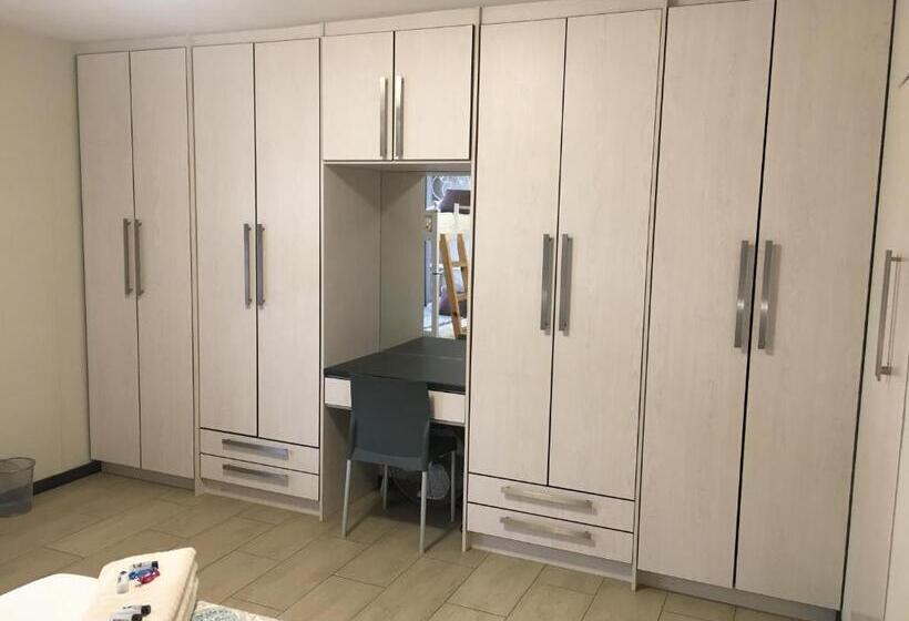 پانسیون Riekert S Self Catering Apartment