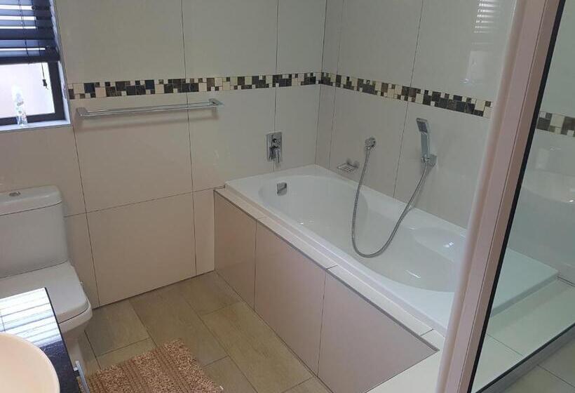 پانسیون Riekert S Self Catering Apartment