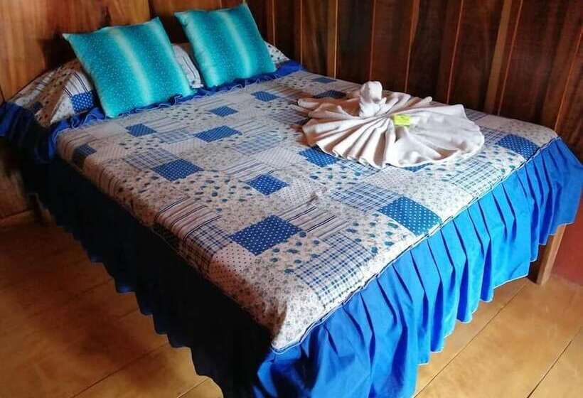 Pensión Y Cabinas Colibrí B&b Costa Rica