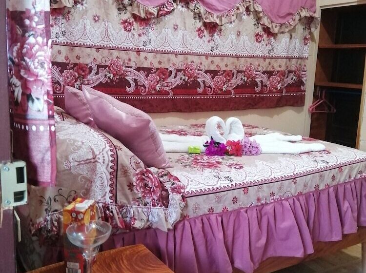 Pensión Y Cabinas Colibrí B&b Costa Rica