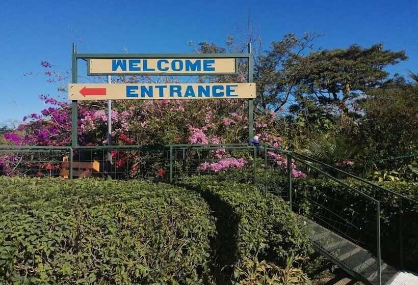 Pensión Y Cabinas Colibrí B&b Costa Rica