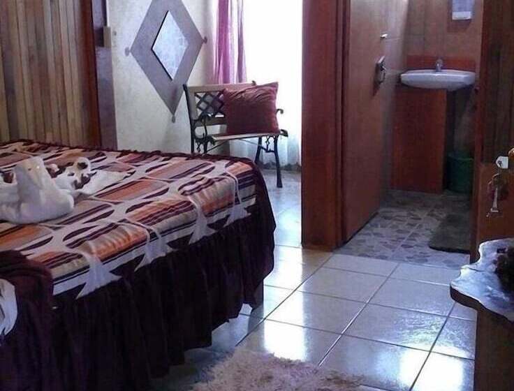 Pensión Y Cabinas Colibrí B&b Costa Rica