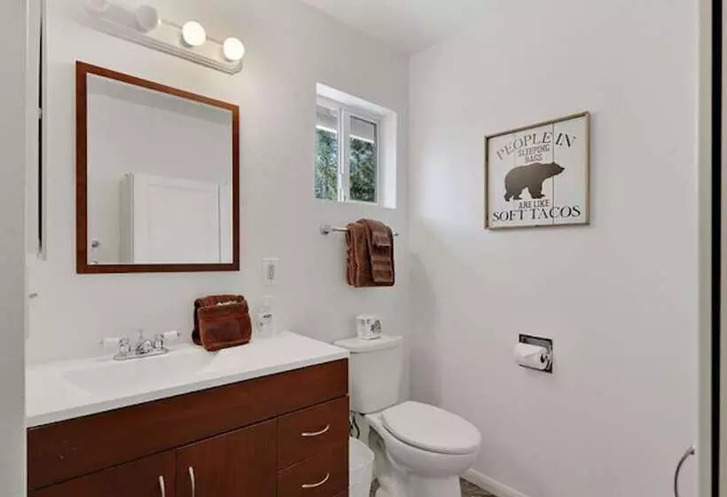 Retkeilymaja Silver Pines Lodge