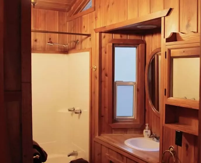 Retkeilymaja Silver Pines Lodge