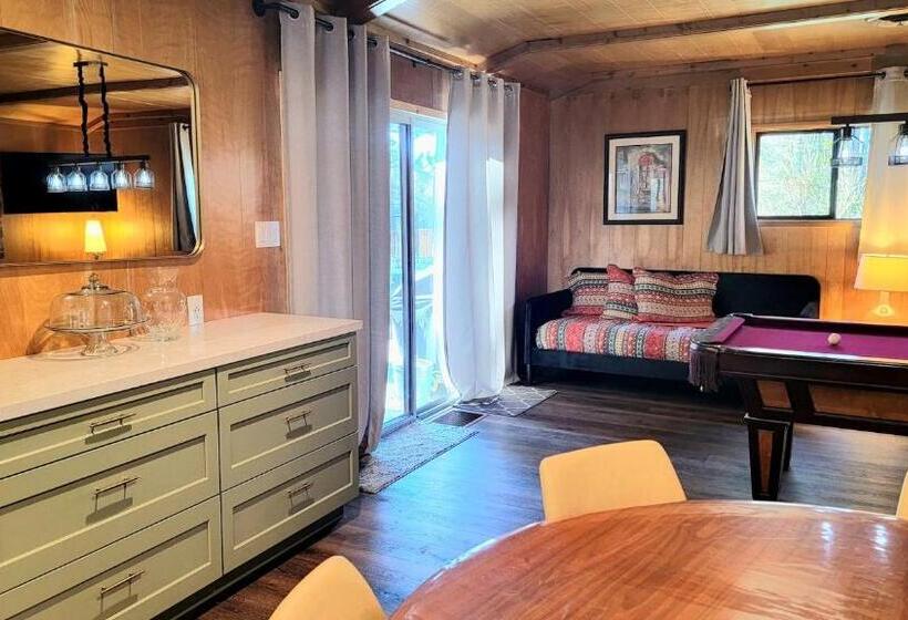 هاستل Silver Pines Lodge