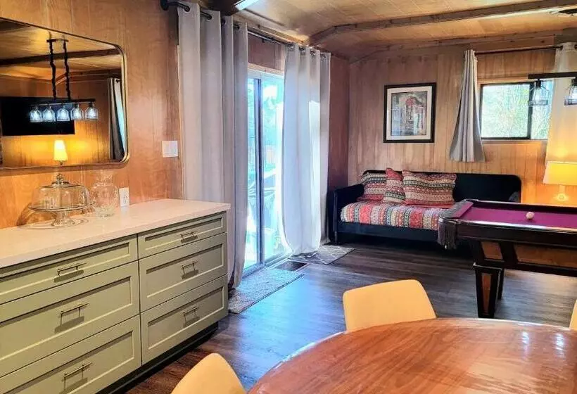 Retkeilymaja Silver Pines Lodge