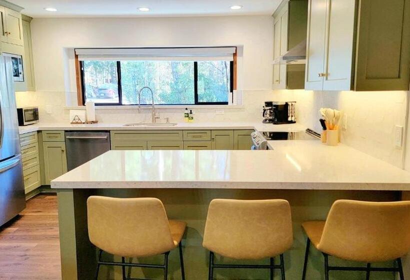 هاستل Silver Pines Lodge